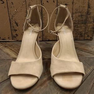 Gianni Bini Keerna suede strappy block heel sandals. Size 11. New without box.